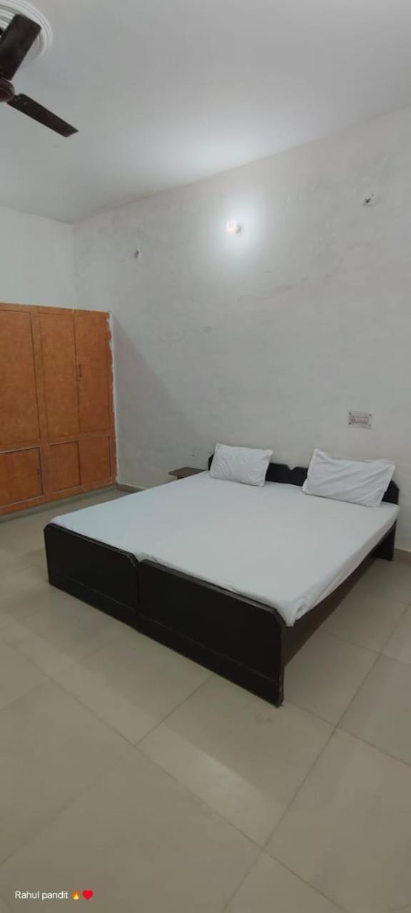 Geetanjali Dham Guest house Vrindavan